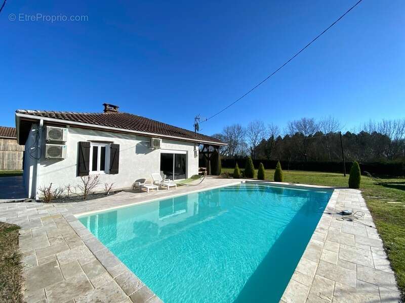 Maison à YGOS-SAINT-SATURNIN