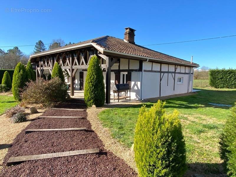 Maison à YGOS-SAINT-SATURNIN