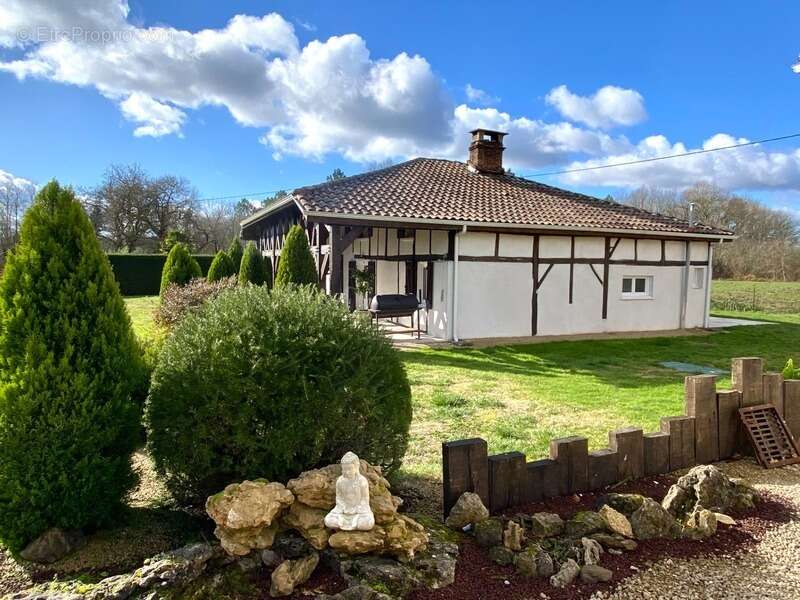 Maison à YGOS-SAINT-SATURNIN
