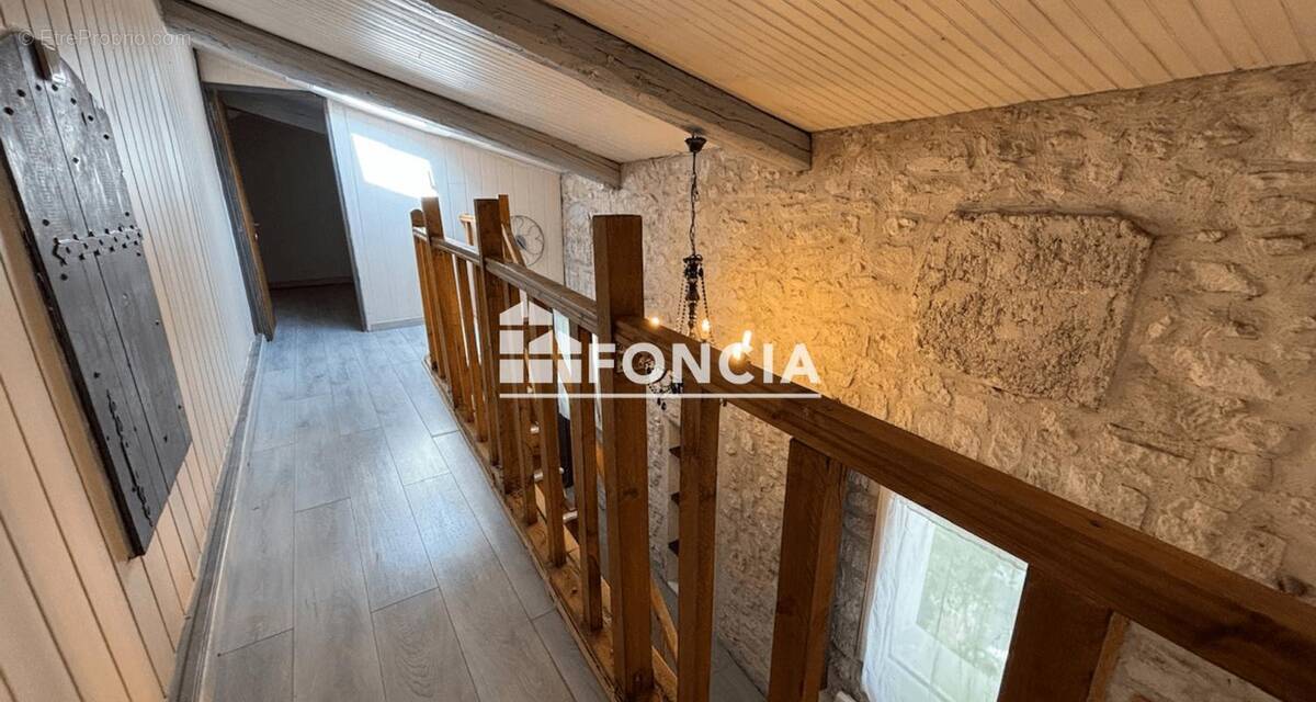 Appartement à PERNES-LES-FONTAINES