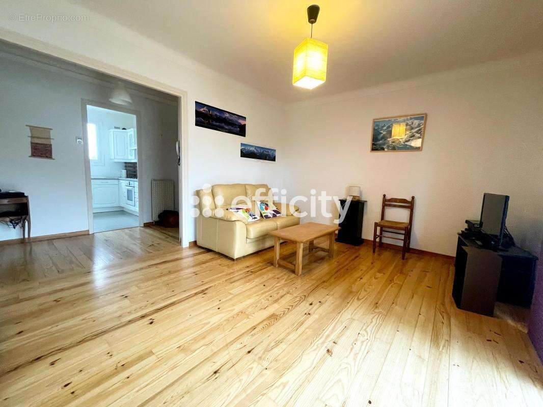 Appartement à SAINT-JEAN-DU-FALGA