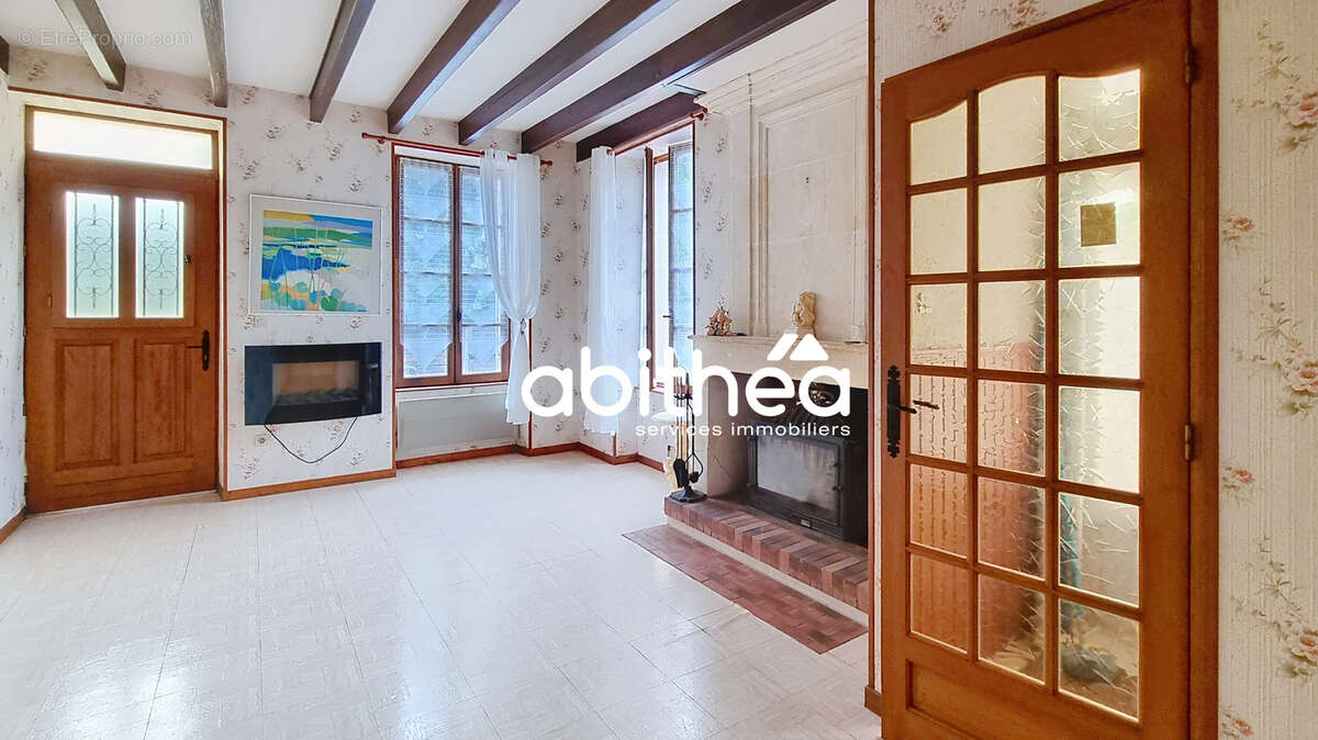 Appartement à NIEUL-LE-VIROUIL