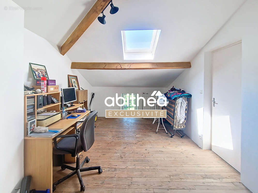 Appartement à NIEUL-LE-VIROUIL