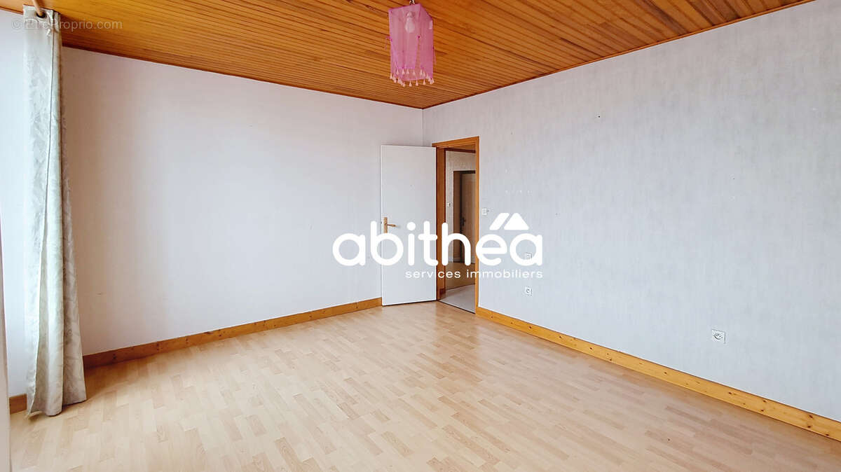 Appartement à NIEUL-LE-VIROUIL