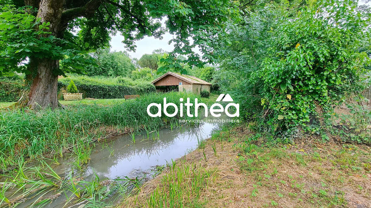 Appartement à NIEUL-LE-VIROUIL