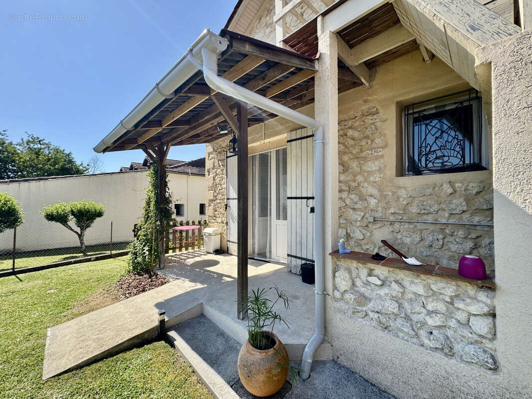 Maison à ROUFFIGNAC-DE-SIGOULES