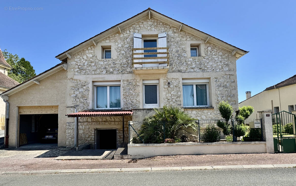 Maison à ROUFFIGNAC-DE-SIGOULES