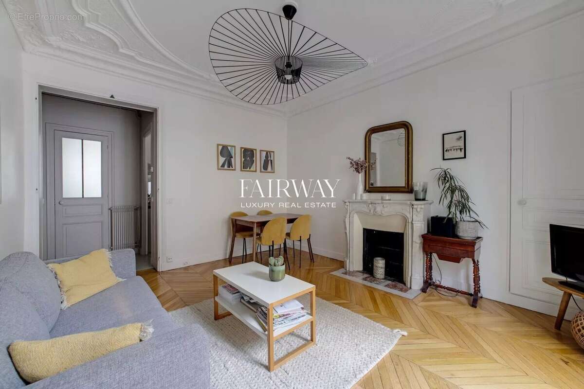 Appartement à PARIS-17E