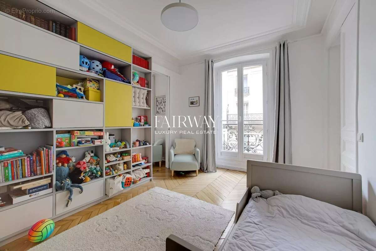 Appartement à PARIS-17E