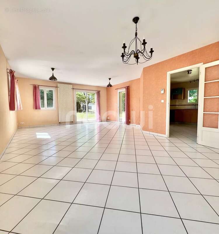 Maison à SAINT-BONNET-PRES-RIOM