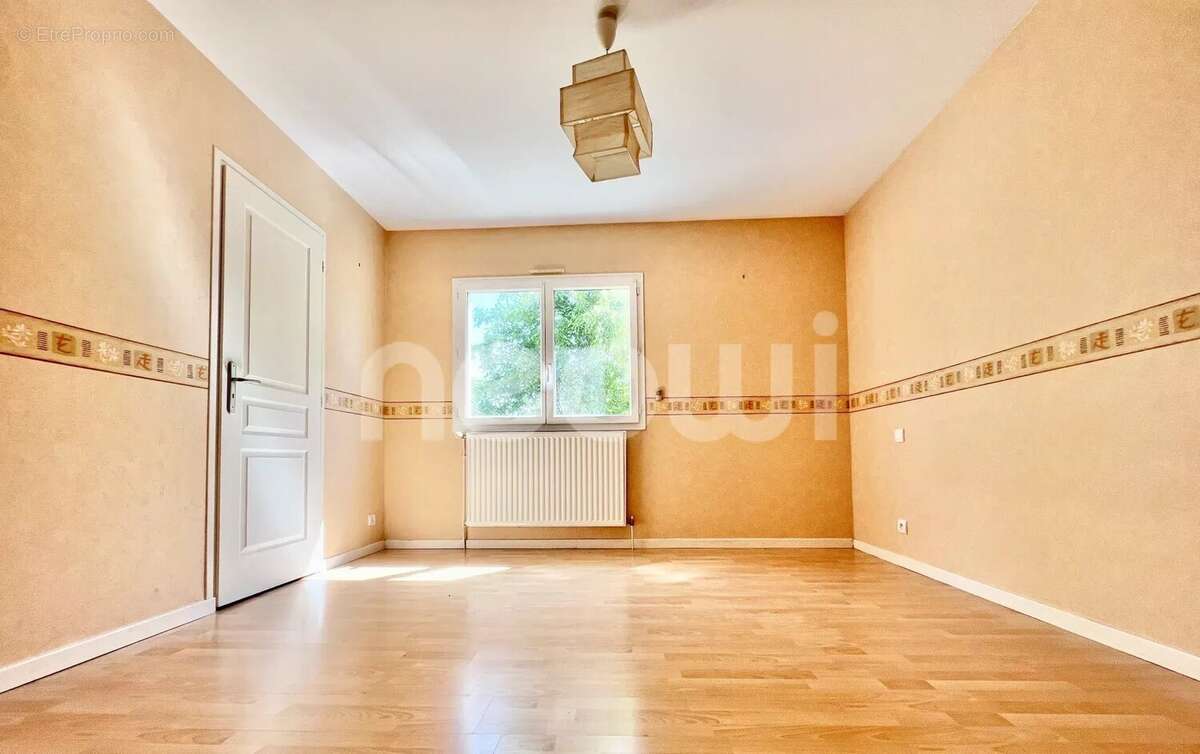 Maison à SAINT-BONNET-PRES-RIOM