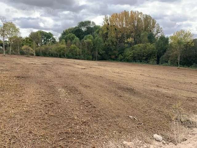 Terrain à EPERNON