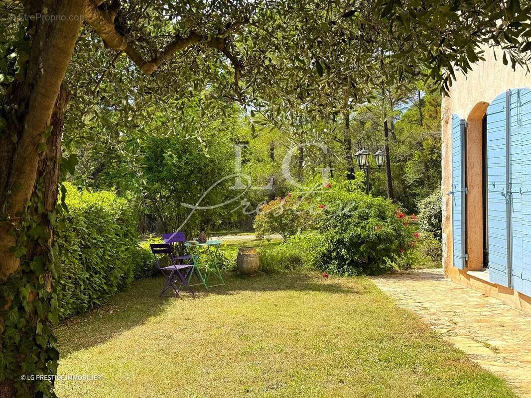 Maison à TOURRETTES