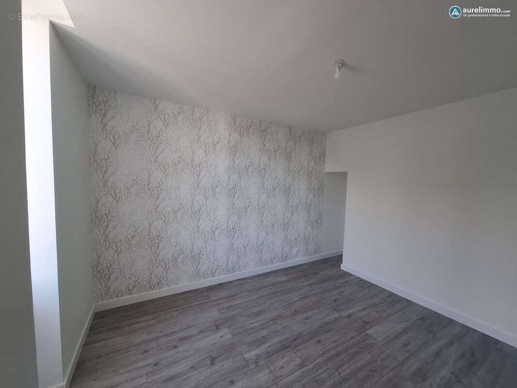 chambre 2 - Maison à NERIS-LES-BAINS