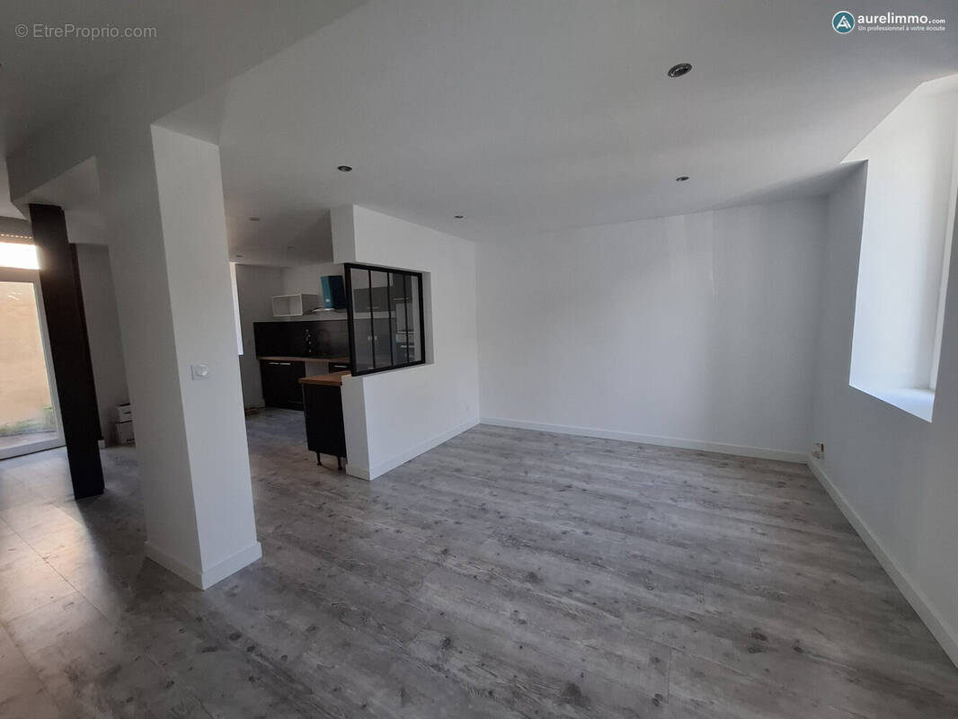 pièce de vie rez de chaussée - Maison à NERIS-LES-BAINS