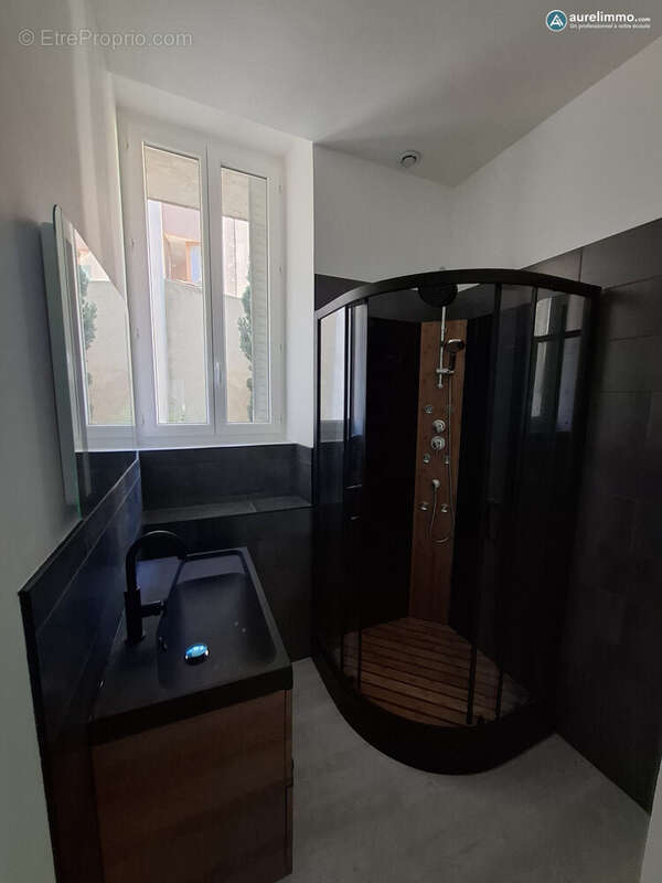 salle d&#039;eau via chambre 1 - Maison à NERIS-LES-BAINS