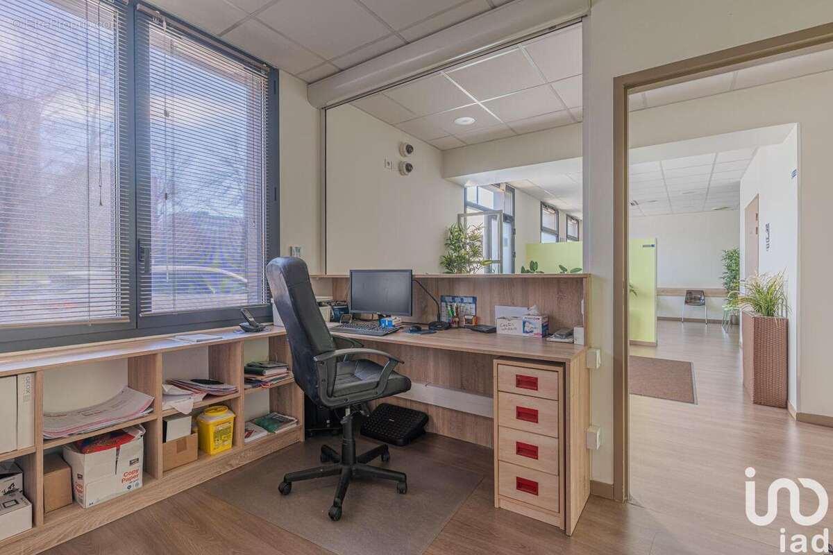 Photo 2 - Commerce à ECHIROLLES