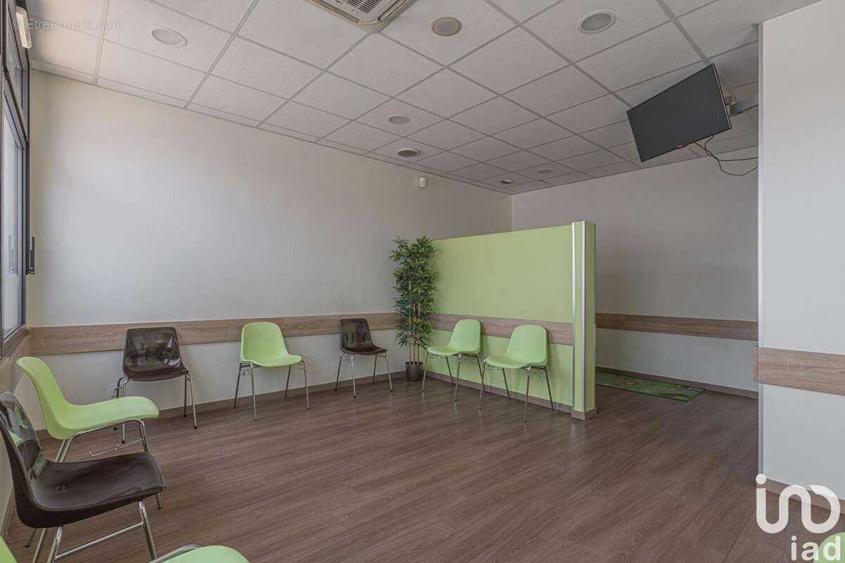 Photo 6 - Commerce à ECHIROLLES