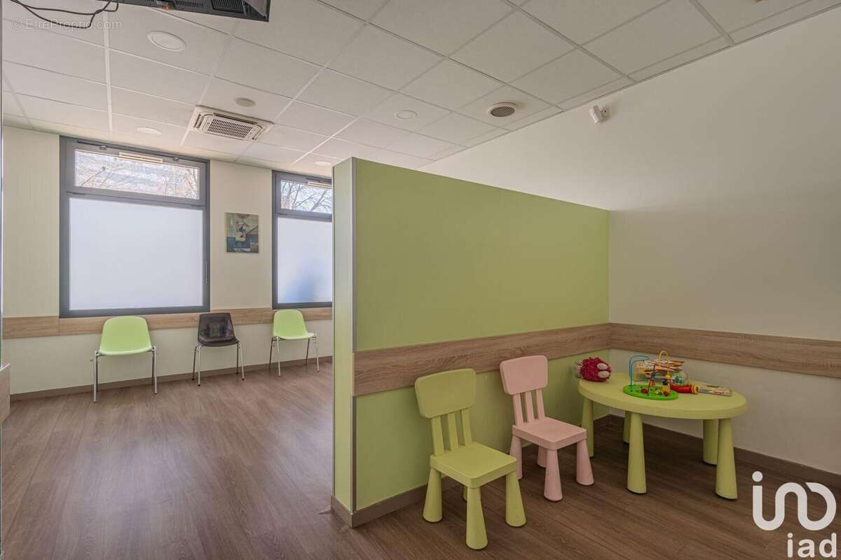 Photo 8 - Commerce à ECHIROLLES