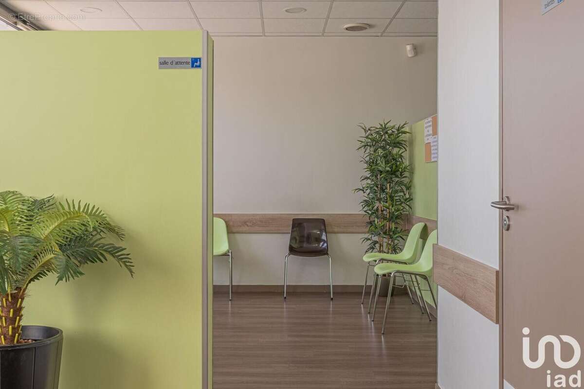 Photo 9 - Commerce à ECHIROLLES