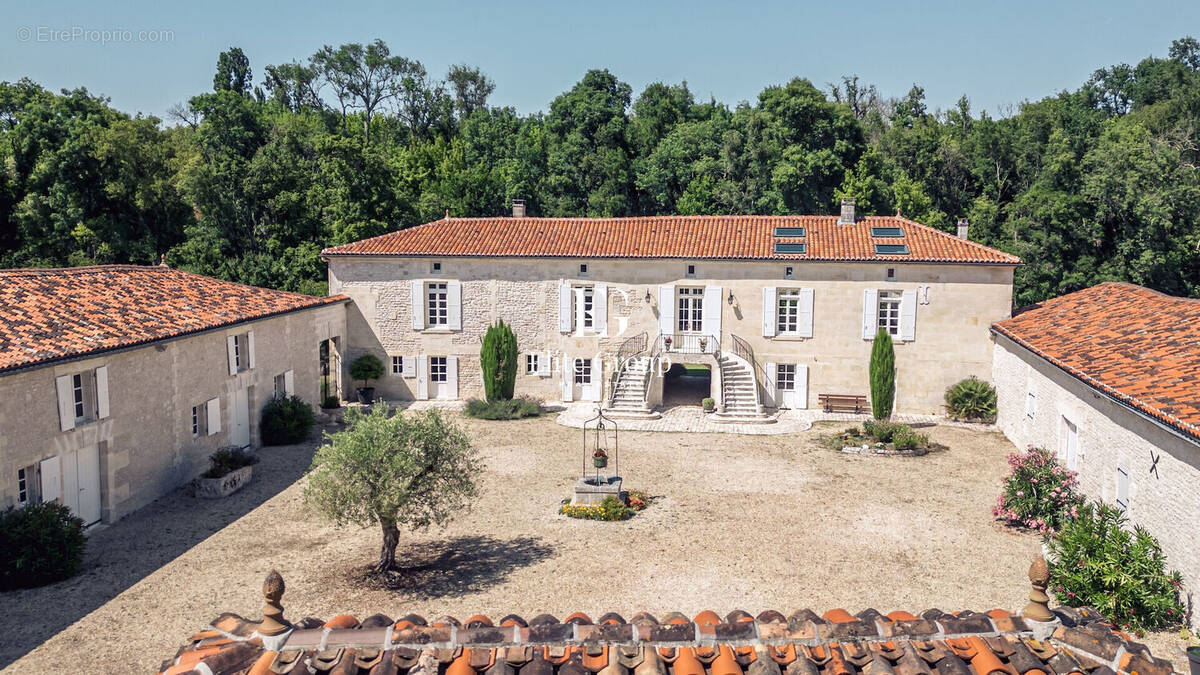 Maison à BOURG-CHARENTE