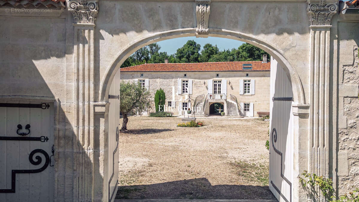 Maison à BOURG-CHARENTE
