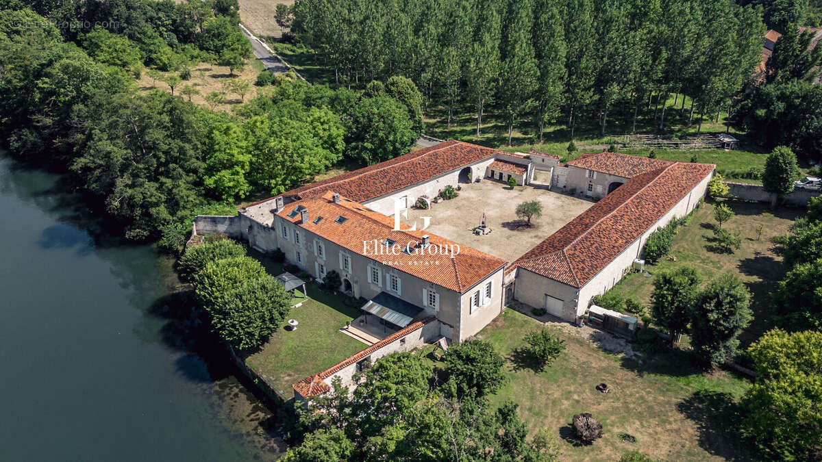 Maison à BOURG-CHARENTE