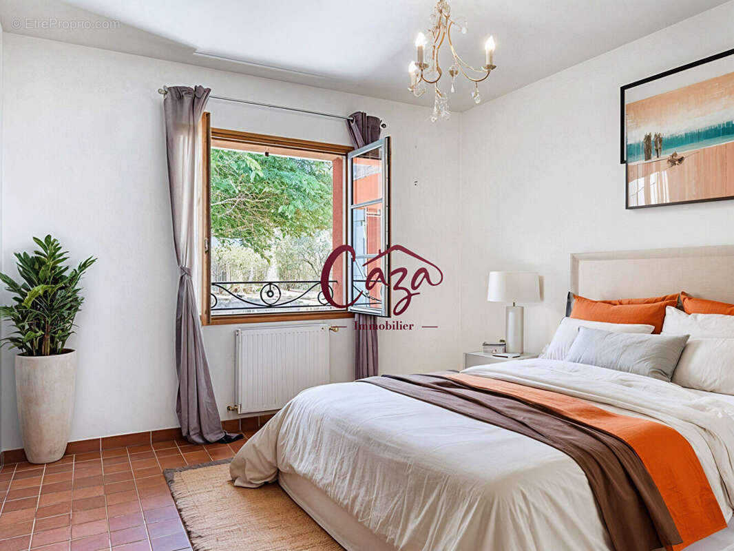 Maison à FARGUES-SAINT-HILAIRE