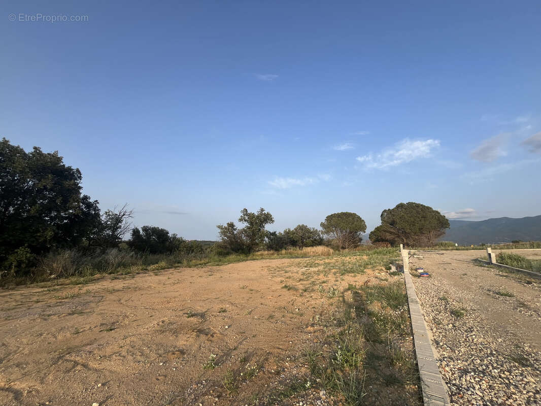 Terrain à TRESSERRE