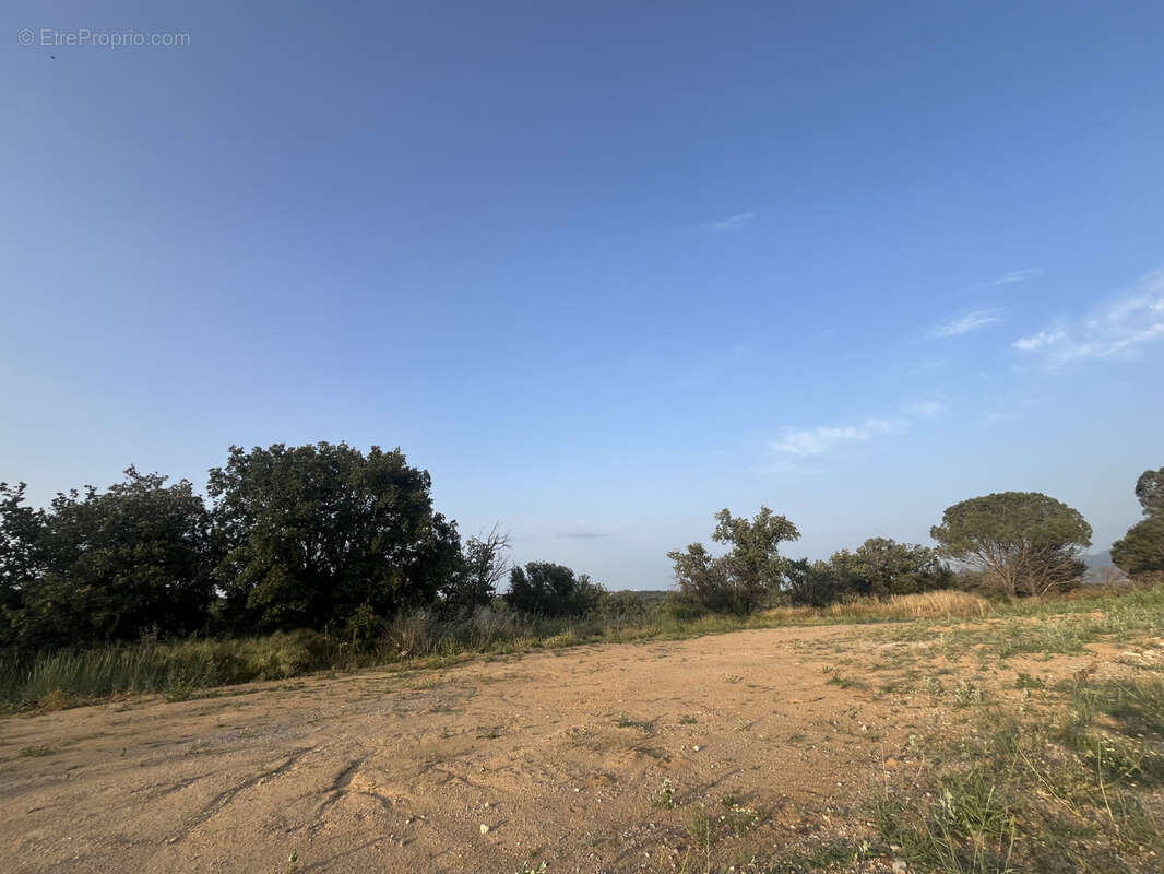 Terrain à TRESSERRE
