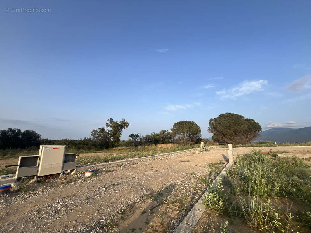 Terrain à TRESSERRE