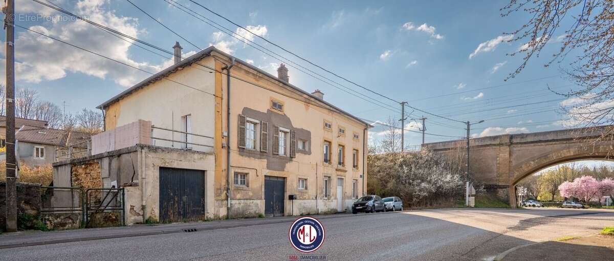 Appartement à THIAUCOURT-REGNIEVILLE