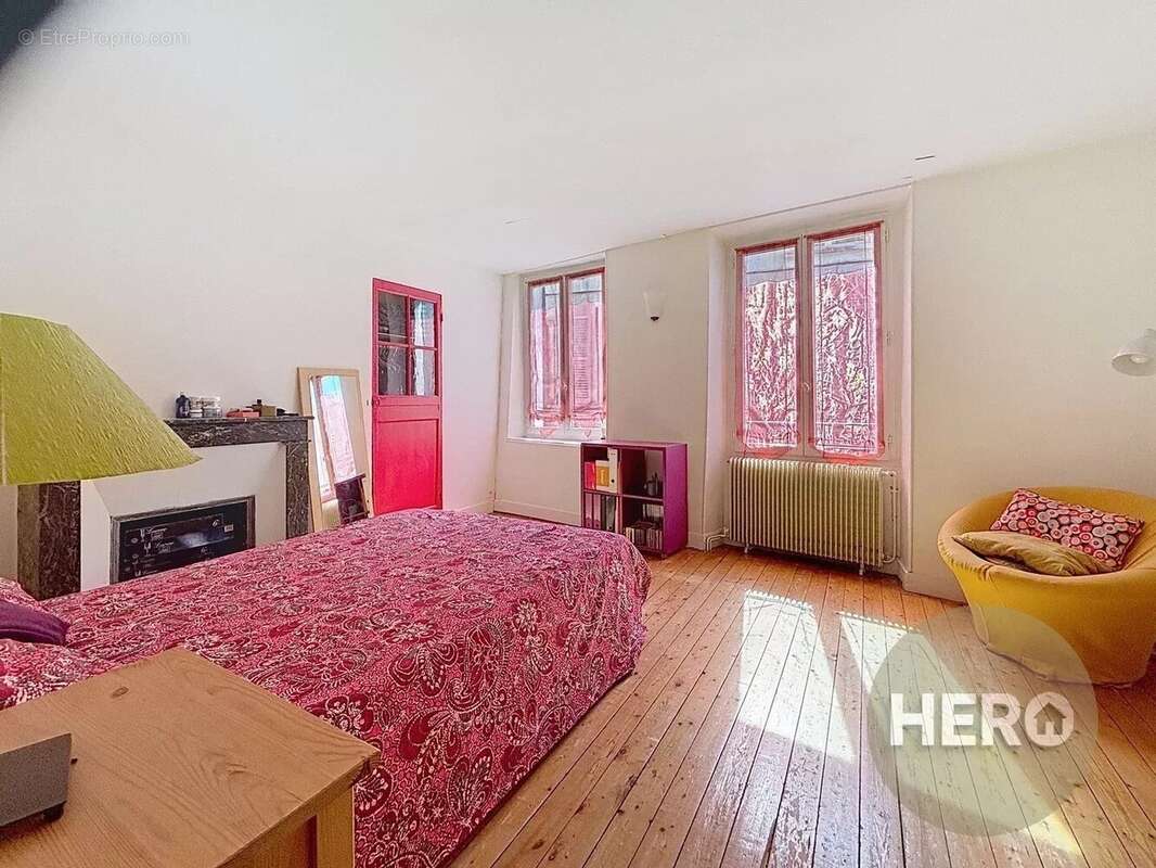 Maison à NEAUPHLE-LE-CHATEAU