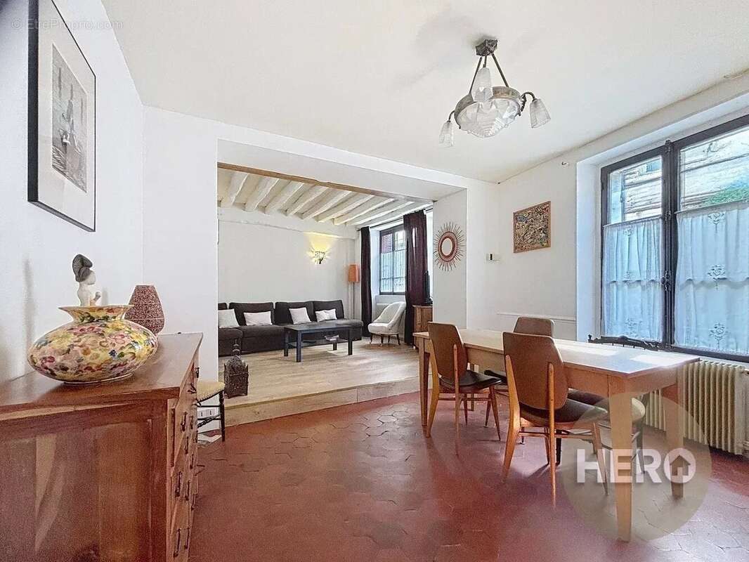 Maison à NEAUPHLE-LE-CHATEAU