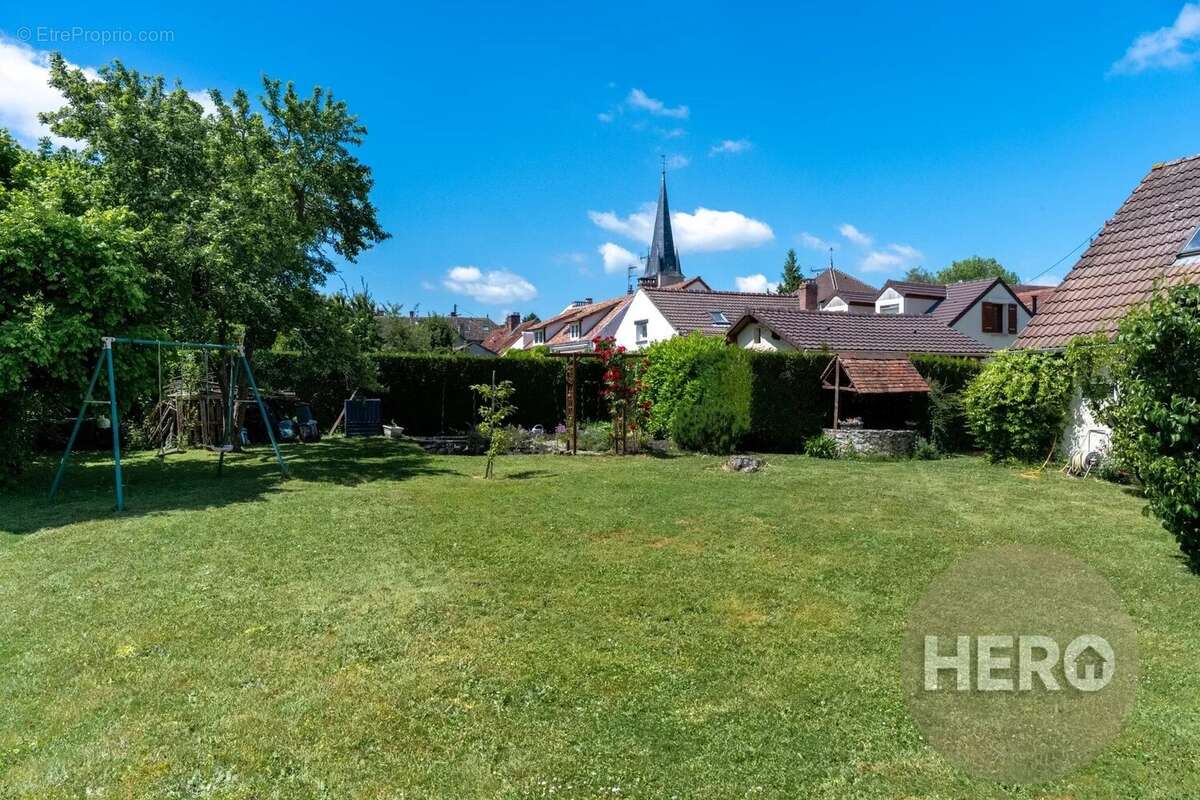 Maison à LE TREMBLAY-SUR-MAULDRE