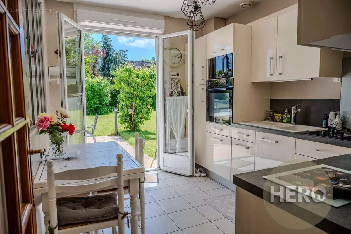 Maison à LE TREMBLAY-SUR-MAULDRE