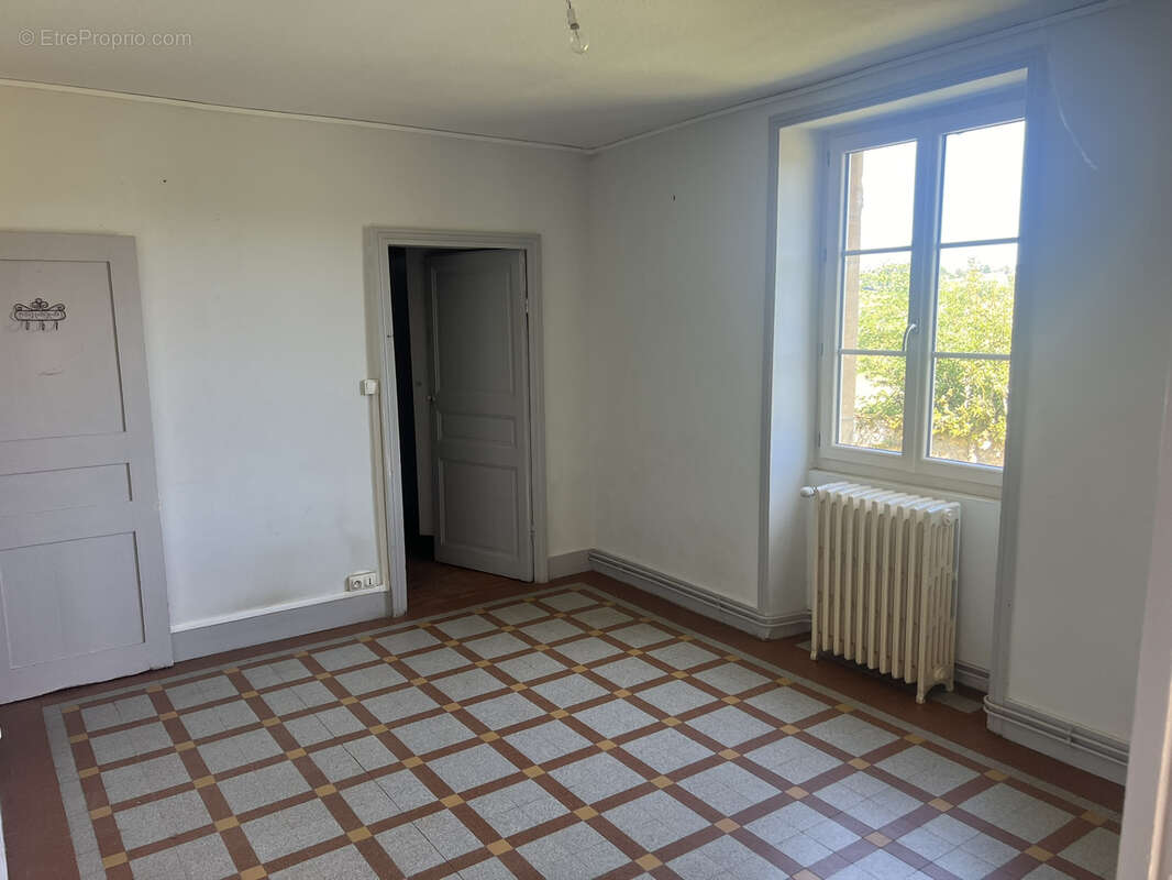 Maison à SAINT-CHRISTOPHE-EN-BRIONNAIS