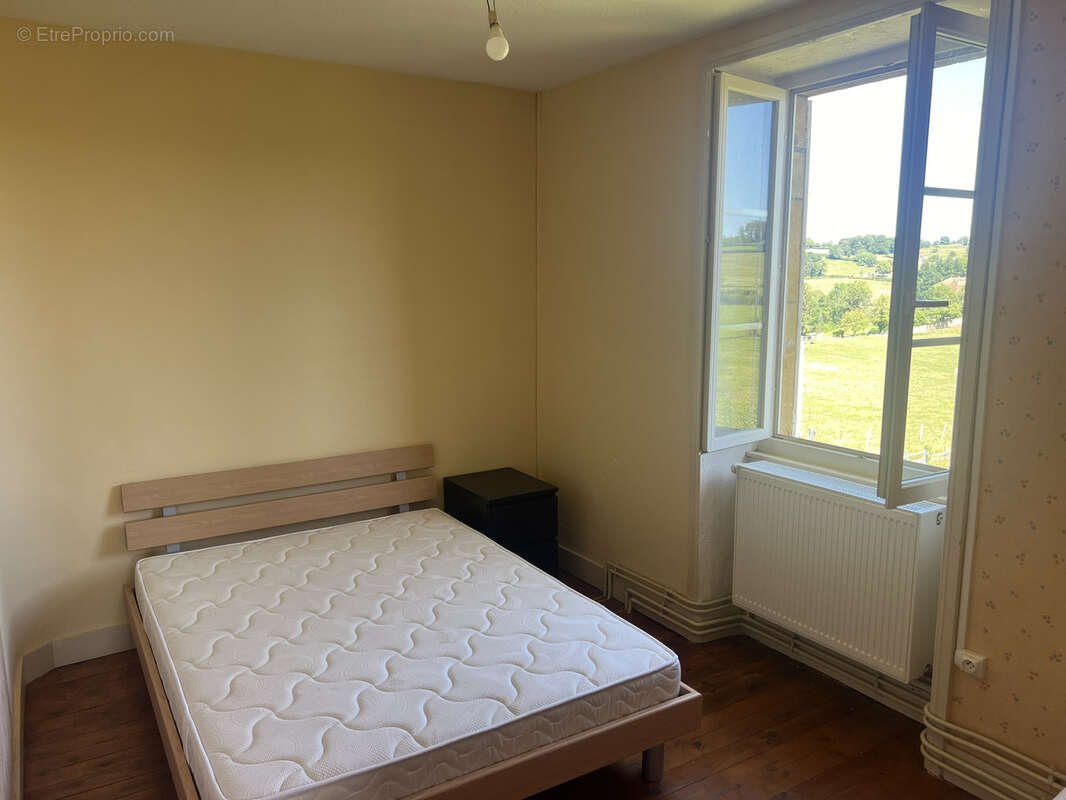 Maison à SAINT-CHRISTOPHE-EN-BRIONNAIS