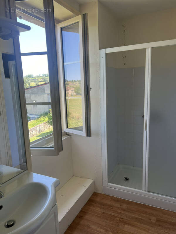 Maison à SAINT-CHRISTOPHE-EN-BRIONNAIS