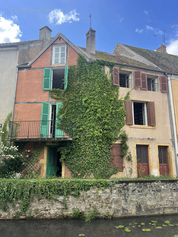 Maison à CHAROLLES