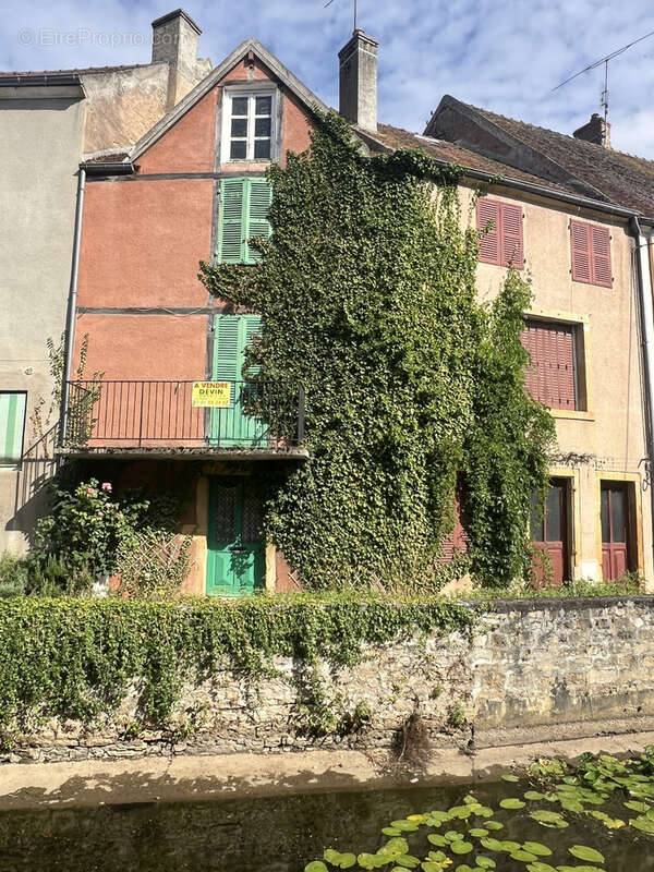 Maison à CHAROLLES