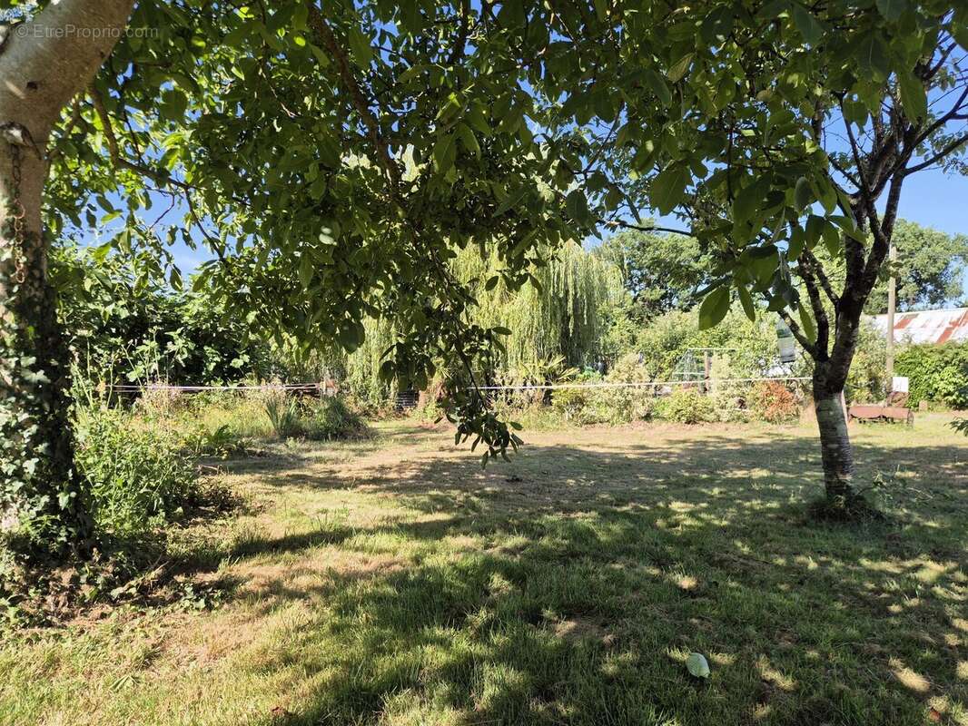 Terrain à GROSBREUIL