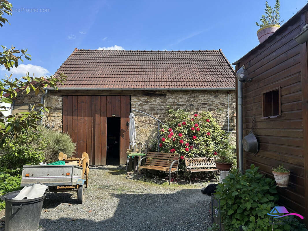 Grange - Maison à NOUZERINES