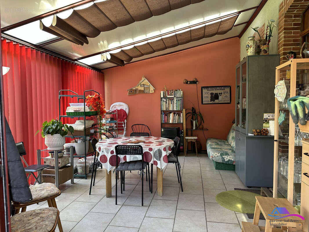 Véranda - Maison à NOUZERINES