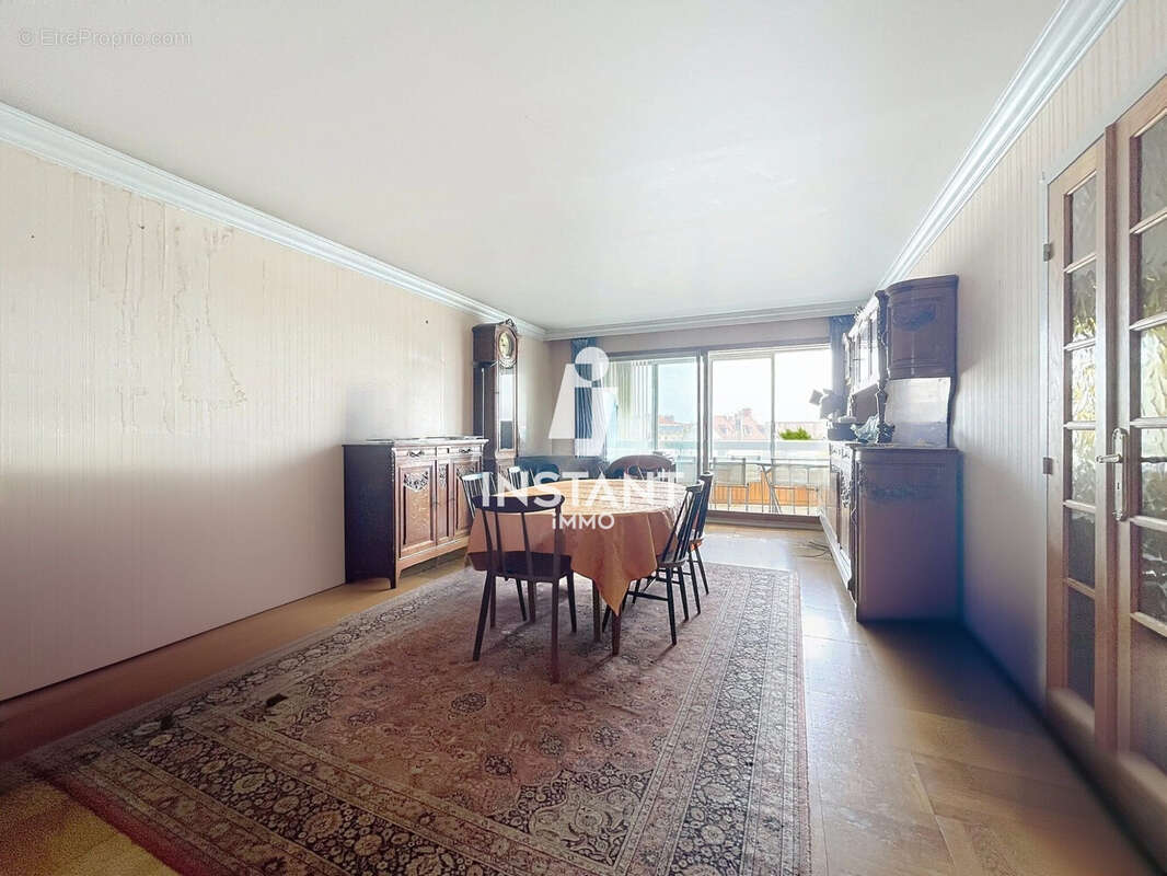 Appartement à CHARENTON-LE-PONT