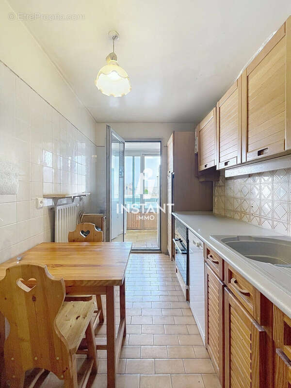 Appartement à CHARENTON-LE-PONT