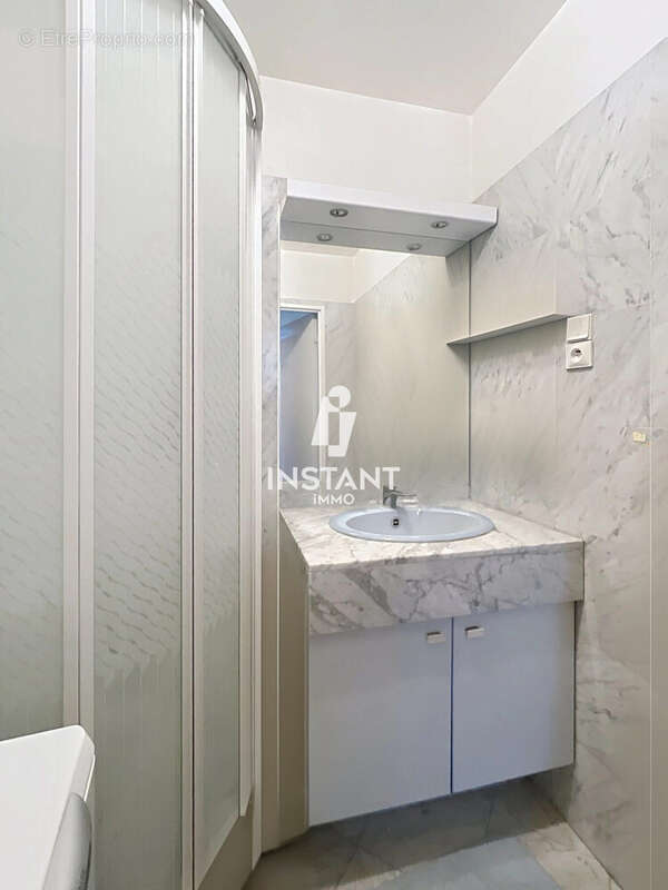 Appartement à CHARENTON-LE-PONT