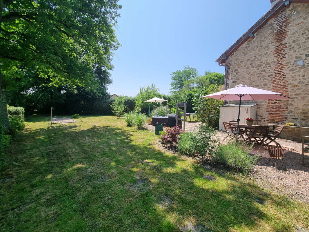 Maison à THIL-SUR-ARROUX