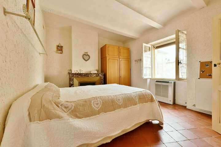 Maison à CRUVIERS-LASCOURS