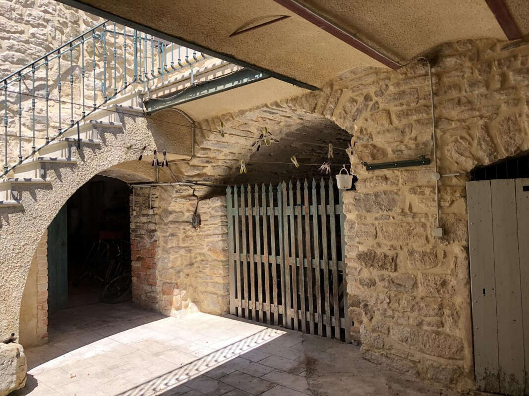 Maison à CRUVIERS-LASCOURS